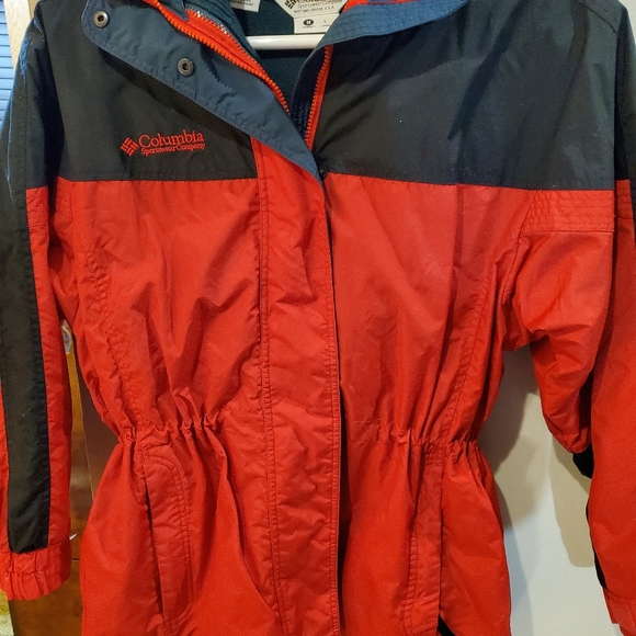 Woman's Columbia Winter Jacket - Picture 2 of 3